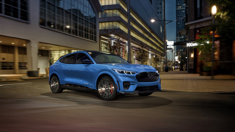 Η Mustang Mach-E GT επιταχύνει σαν supercar